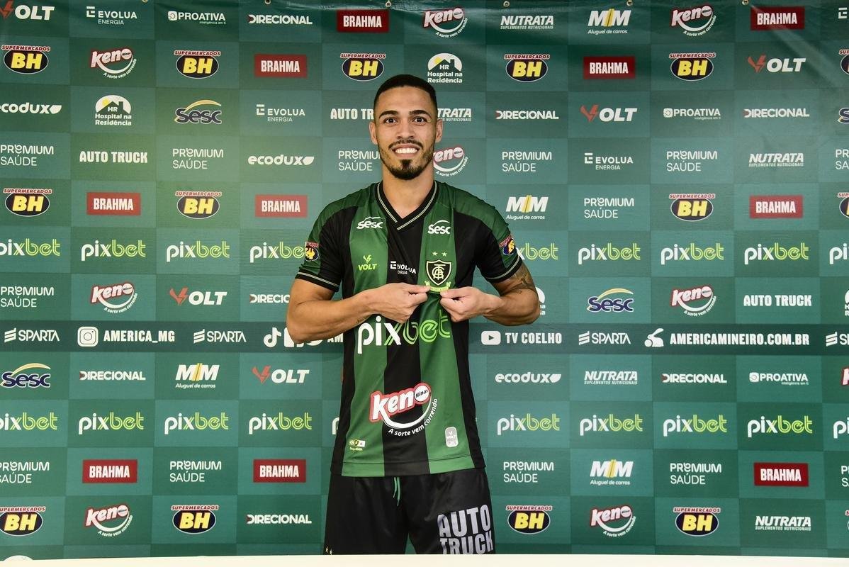 Novo reforo do Amrica para 2022, o zagueiro der foi apresentado oficialmente no dia 10 de janeiro