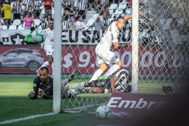 Fotos da vitória do Botafogo sobre o Atlético, por 2 a 1, no Engenhão, pela 18ª rodada do Brasileiro