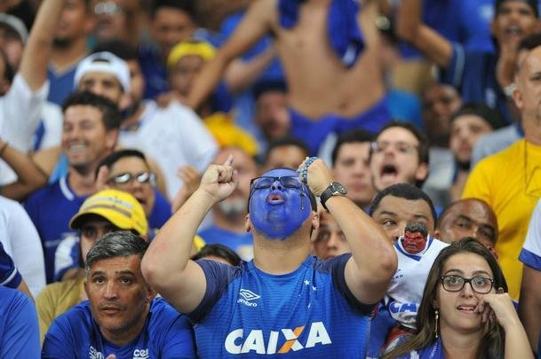 Depois da classificao diante do Palmeiras, jogadores e torcida do Cruzeiro festejaram no Mineiro a passagem  final da Copa do Brasil