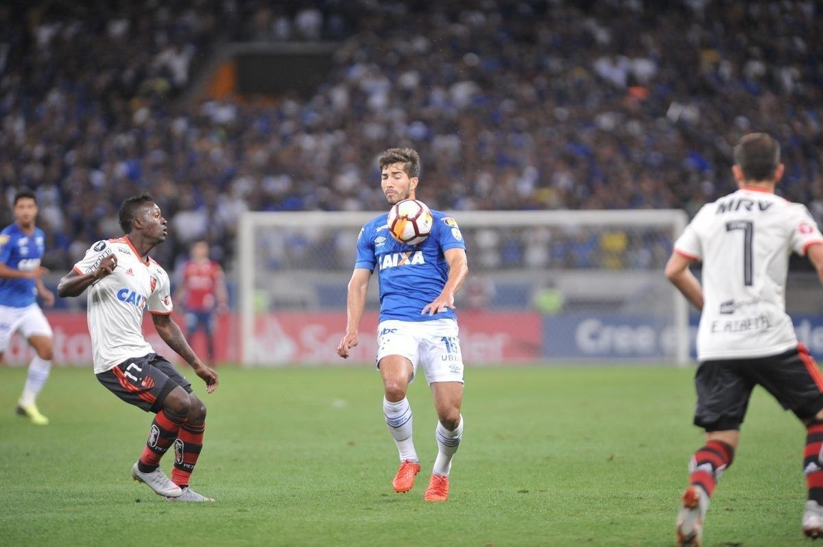 Fotos do primeiro tempo do duelo entre Cruzeiro e Flamengo, no Mineiro, pelas oitavas de final da Libertadores