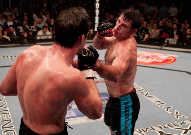 Imagens da final do The Ultimate Fighter 1, entre Forrest Griffin e Stephan Bonnar, vencida por Griffin