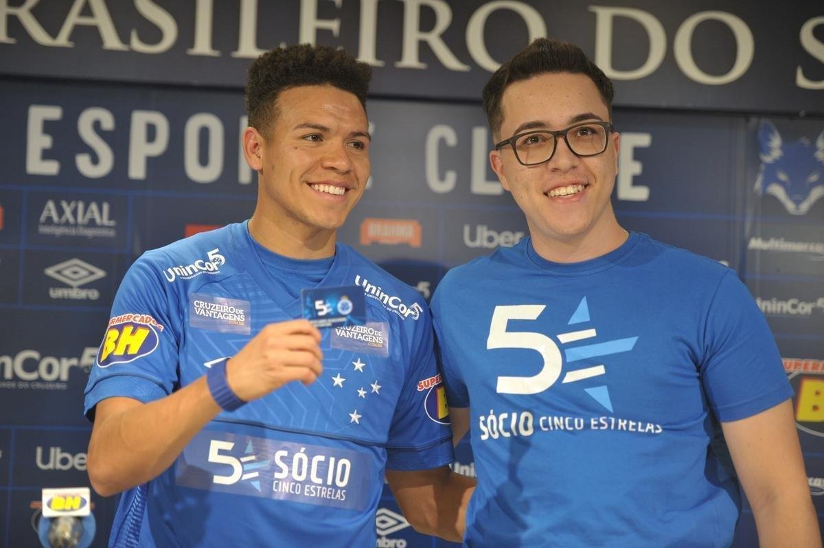 Fotos da apresentao de meia Marquinhos Gabriel no Cruzeiro (Alexandre Guzanshe/EM D.A Press)
