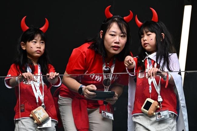 Torcedores de Uruguai e Coreia do Sul no Estdio Cidade da Educao, na partida pelo Grupo H da Copa do Mundo do Catar