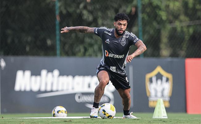 Otávio deve assumir titularidade no lugar de Allan, suspenso
