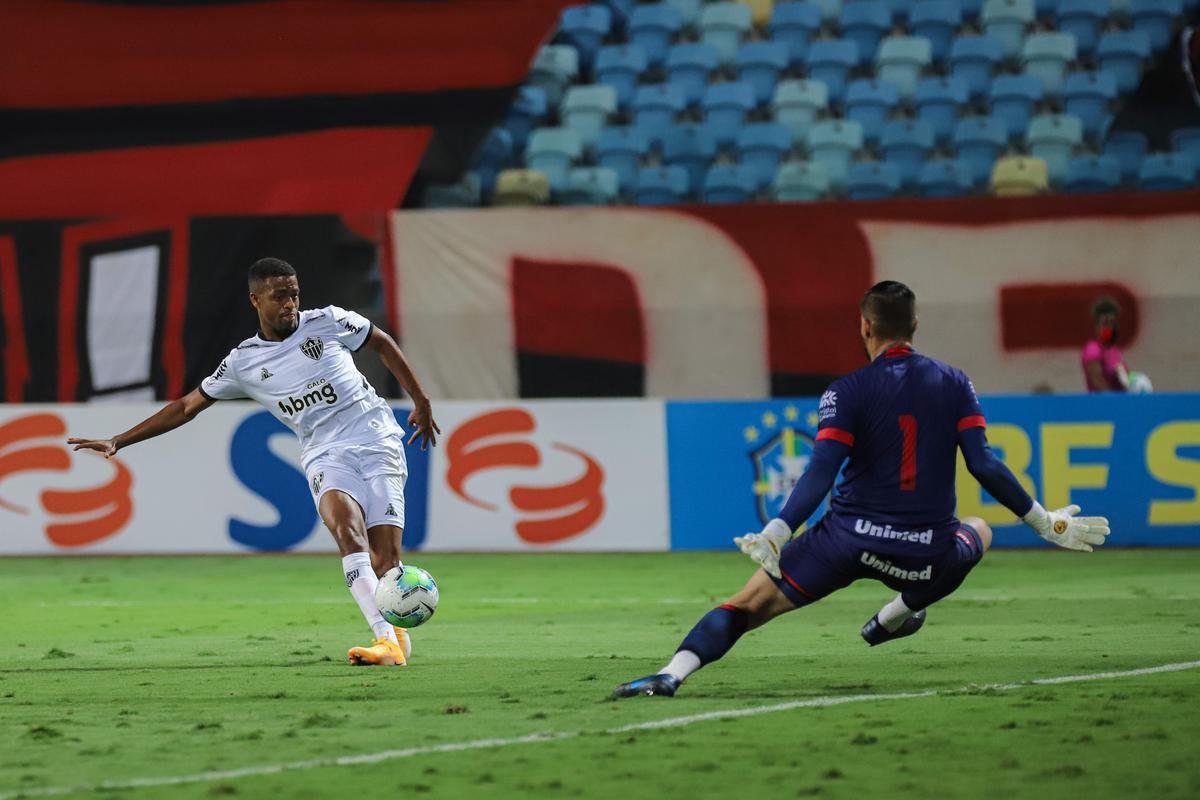 Atltico venceu Atltico-GO de virada, por 4 a 3, com gols de Keno (3) e Nathan; Com resultado, Galo assumiu liderana do Campeonato Brasileiro, com 21 pontos