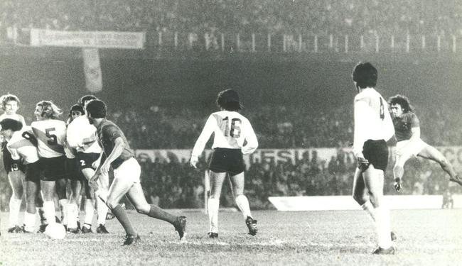 O primeiro ttulo internacional do Cruzeiro foi a Copa Libertadores de 1976. Raposa superou o River Plate na deciso