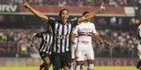 Atl�tico saiu atr�s, conseguiu virada com R�ger Guedes e Ricardo Oliveira, mas cedeu empate no Morumbi
