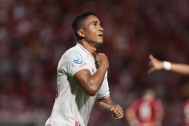 Luanderson abriu o placar pala o Náutico ainda no primeiro tempo do jogo, no Rei Pelé. O CRB virou, fez 2 a 1, mas o Náutico buscou o resultado com gols de Jorge Henrique e Jean Carlos, que marcou o terceiro de falta já nos acréscimos.