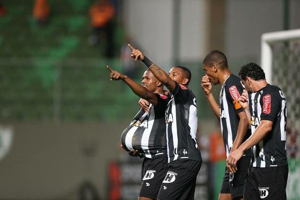 Lance de Atltico x Chapecoense, jogo vlido pelo Campeonato Brasileiro