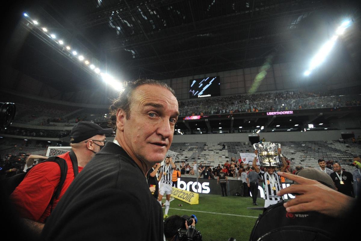 Atltico ergue a taa e festeja bi da Copa do Brasil