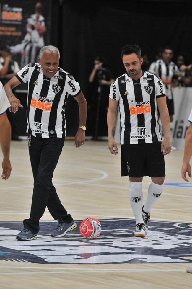 Jogo festivo e solid�rio reuniu craques do futsal mineiro em BH