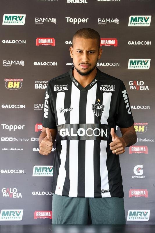 Imagens da apresentao de Jair no Atltico