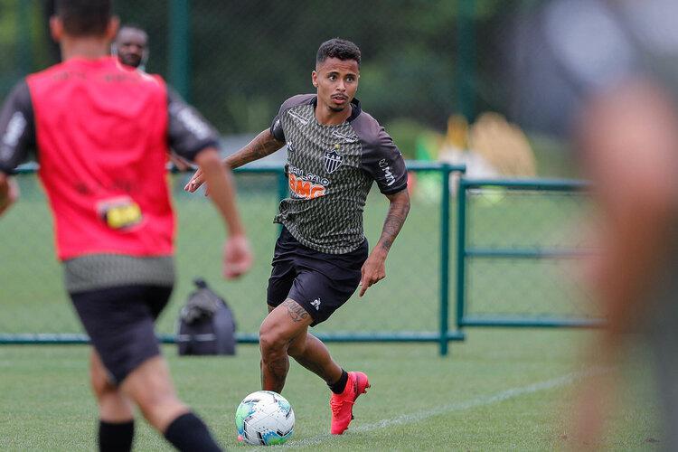 O volante Allan recebeu o diagnóstico positivo de COVID-19 na manhã desta quarta-feira, dois dias após a testagem em todo o elenco do Atlético.