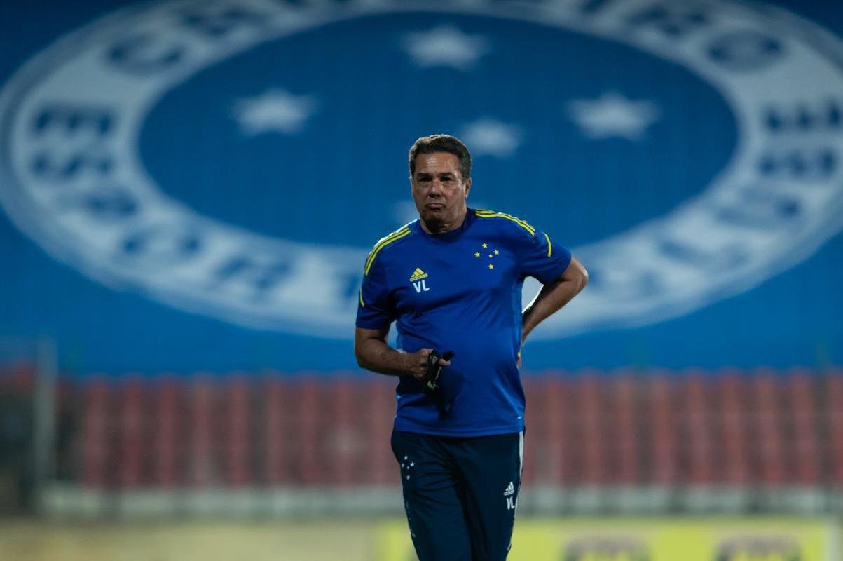 Cruzeiro treinou na Arena do Jacar, em Sete Lagoas, local do jogo desta quinta, 19h, contra o Operrio-PR, pela 24 rodada da Srie B do Brasileiro; veja imagens da atividade comandada pelo tcnico Vanderlei Luxemburgo