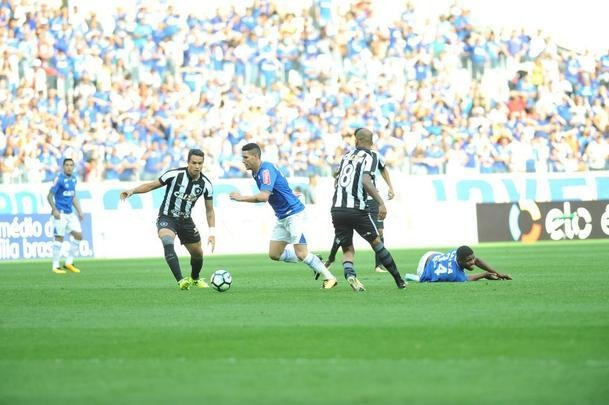Imagens do jogo entre Cruzeiro e Botafogo, pela 19 rodada do Brasileiro, no Mineiro