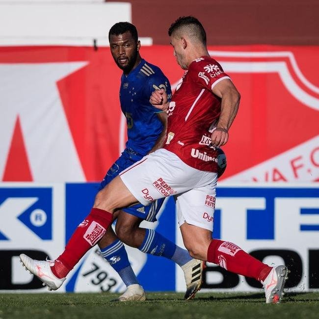 Fotos da partida entre Vila Nova e Cruzeiro, no OBA, pela Série B do Brasileiro