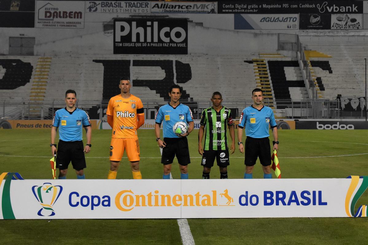 Fotos do duelo de ida da quarta fase da Copa do Brasil, entre Ponte Preta e América, no Moisés Lucarelli, em Campinas.