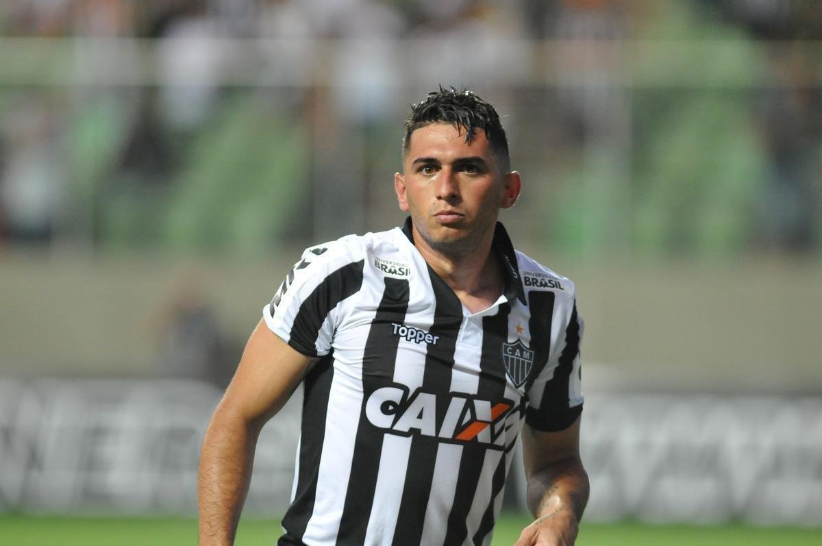 Danilo Barcelos - Contratado em 2017, Danilo comeou bem no Atltico jogando como meia. Aos poucos, perdeu espao na equipe. Depois de sete meses no clube, ele foi emprestado  Ponte Preta. No entanto, a pedido do ento tcnico Oswaldo de Oliveira, o lateral retornou  Cidade do Galo no incio de 2018, antes do fim do vnculo com a Macaca. Em abril do mesmo ano, o Alvinegro repassou novamente Danilo ao time de Campinas, como parte da negociao para a contratao do lateral-direito Emerson. Em 2019, o jogador defendeu as cores do Vasco. Danilo foi um dos atletas que mais defenderam o clube carioca na temporada passada, com 45 partidas disputadas e quatro gols marcados. Em 2020, rescindiu com o Atltico e assinou com o Botafogo. Pelo Galo, Danilo fez 23 jogos e quatro gols marcados.