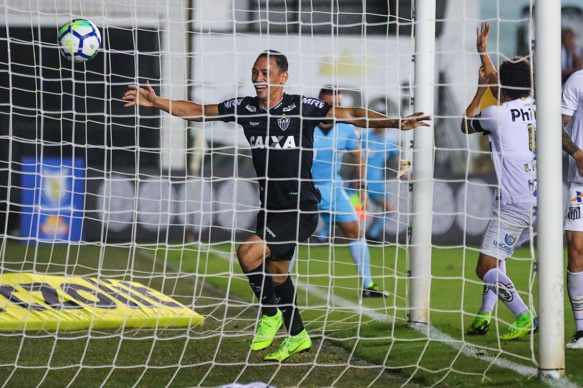 Na Vila Belmiro, Atltico  derrotado pelo Santos por 3 a 2, pela 37 rodada do Campeonato Brasileiro 