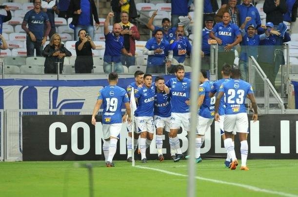 Thiago Neves aproveitou cruzamento de Sass e abriu o placar aos 2 minutos do primeiro tempo