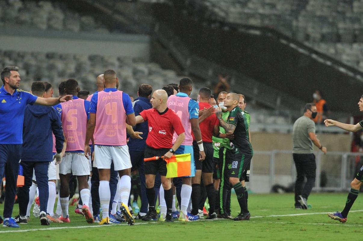 Fotos do cl�ssico entre Cruzeiro e Am�rica, no Mineir�o, em BH, pela 3� rodada do Campeonato Mineiro