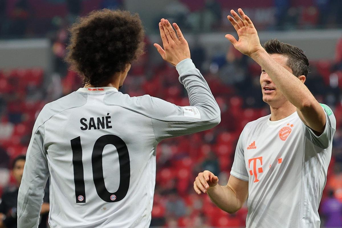 Bayern de Munique derrotou egpcios do Al Ahly por 2 a 0, com dois gols do polons Robert Lewandowski, e se garantiu na deciso do Mundial de Clubes contra o Tigres, do Mxico