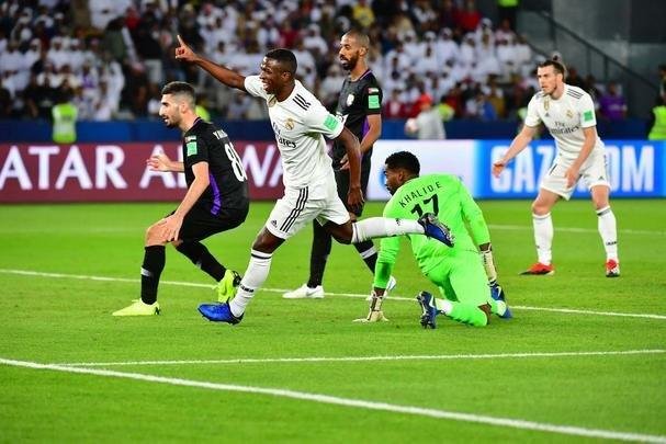 Com gols de Modric, Sergio Ramos, Llorente e Yahia (contra), Real Madrid derrotou o Al Ain por 4 a 1 e fez história ao conquistar seu terceiro título consecutivo do Mundial de Clubes