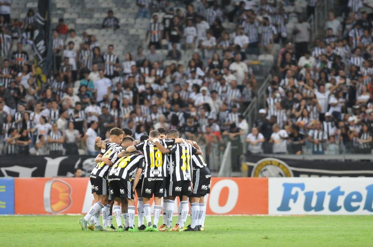 Fotos da partida entre Atltico e Athletico-PR, neste domingo (7), no Mineiro, pela 21 rodada do Campeonato Brasileiro