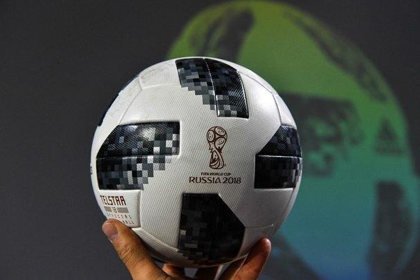 Com presença de Messi, Adidas e Fifa lançaram a bola oficial da Copa da Rússia: a Telstar