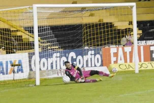 Fotos da vitria de virada do Amrica sobre o Cricima no Estdio Heriberto Hulse, em Cricima, pela Srie B