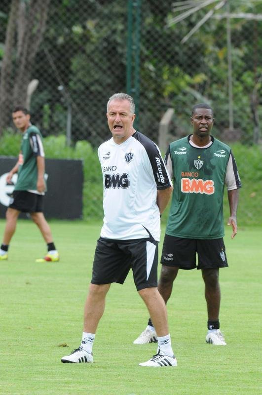 Dorival Jnior (2010) - uma vitria, um empate e uma derrota