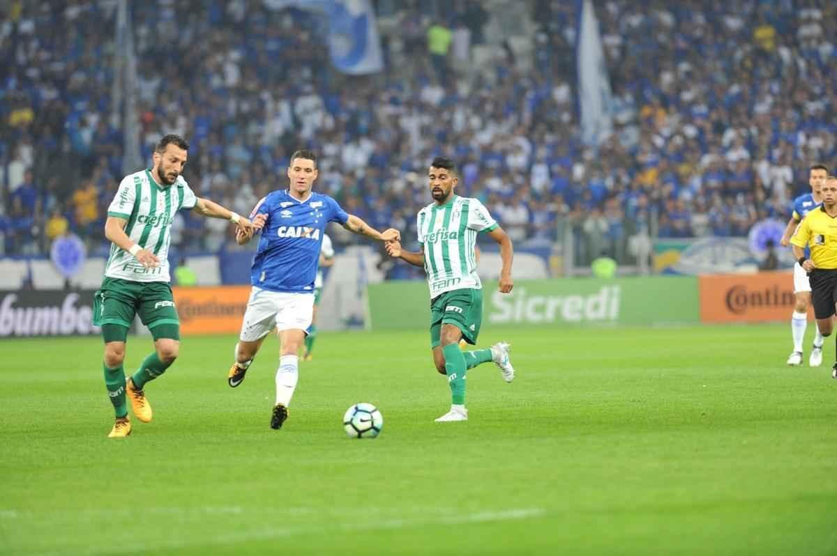 Imagens do jogo entre Cruzeiro e Palmeiras, pelas quartas de final da Copa do Brasil, no Mineiro