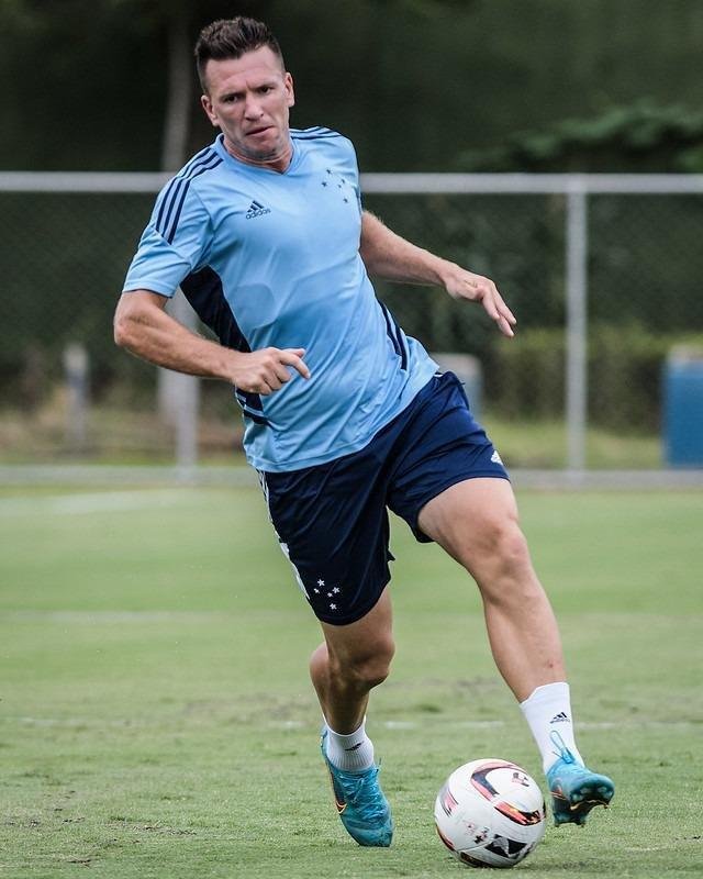 Eduardo Brock, zagueiro pela esquerda (40% dos votos)