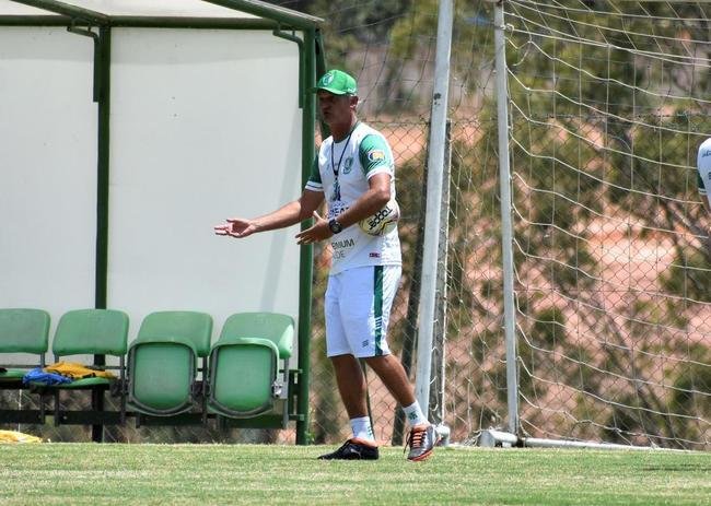 Dos dias 26 a 28 de janeiro, o Amrica realizou atividades totalmente voltadas ao confronto contra o Ava, pela 38 rodada da Srie B do Campeonato Brasileiro. Nesta sexta-feira (29), s 21h30, Coelho e Leo da Ilha se enfrentam no Independncia, em Belo Horizonte. A partida pode selar um indito tricampeonato do Amrica, que se isolaria como maior vencedor da competio. Alm disso, o elenco almeja a conquista para coroar uma temporada histrica, em que o clube foi semifinalista da Copa do Brasil.