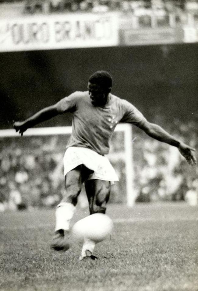 Zé Carlos - 87 gols em 633 jogos