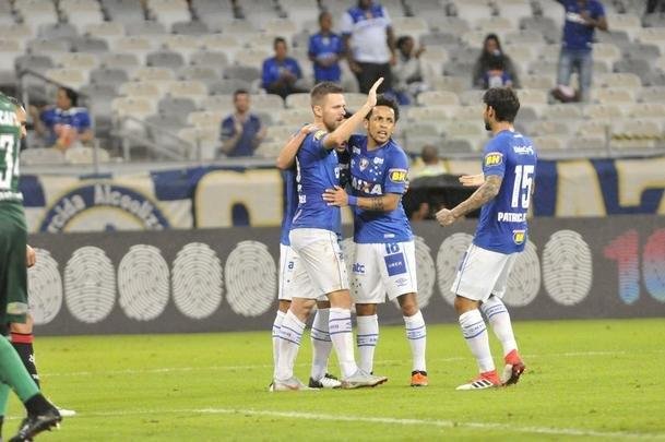 No segundo tempo, Fred marcou duas vezes e ampliou vantagem do Cruzeiro para 3 a 0