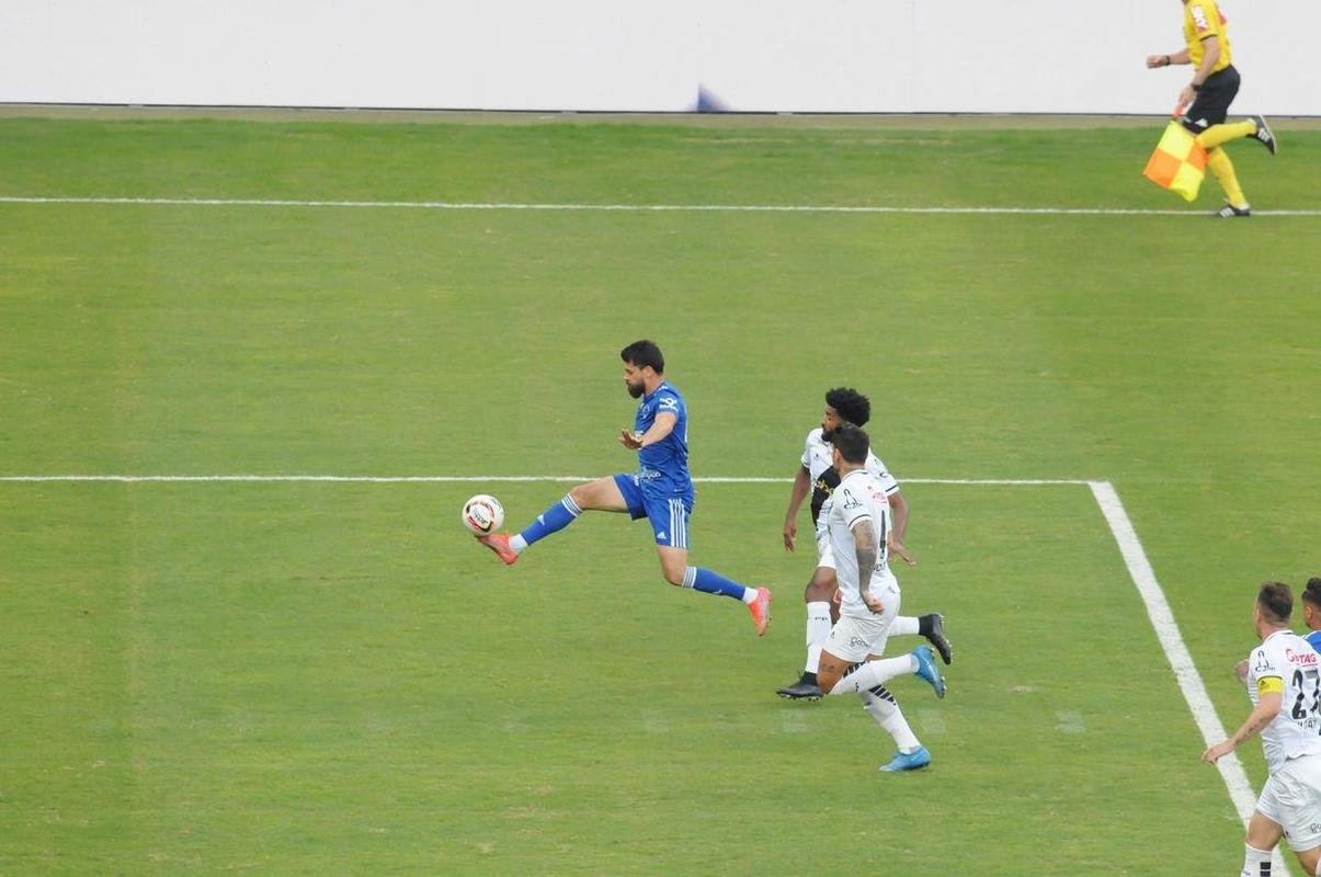 Fotos do jogo entre Cruzeiro e Ponte Preta, no Mineiro, em Belo Horizonte, pela 13 rodada da Srie B do Brasileiro