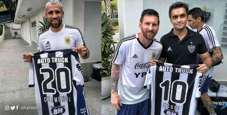 Otamendi e Messi receberam uma camisa personalizada