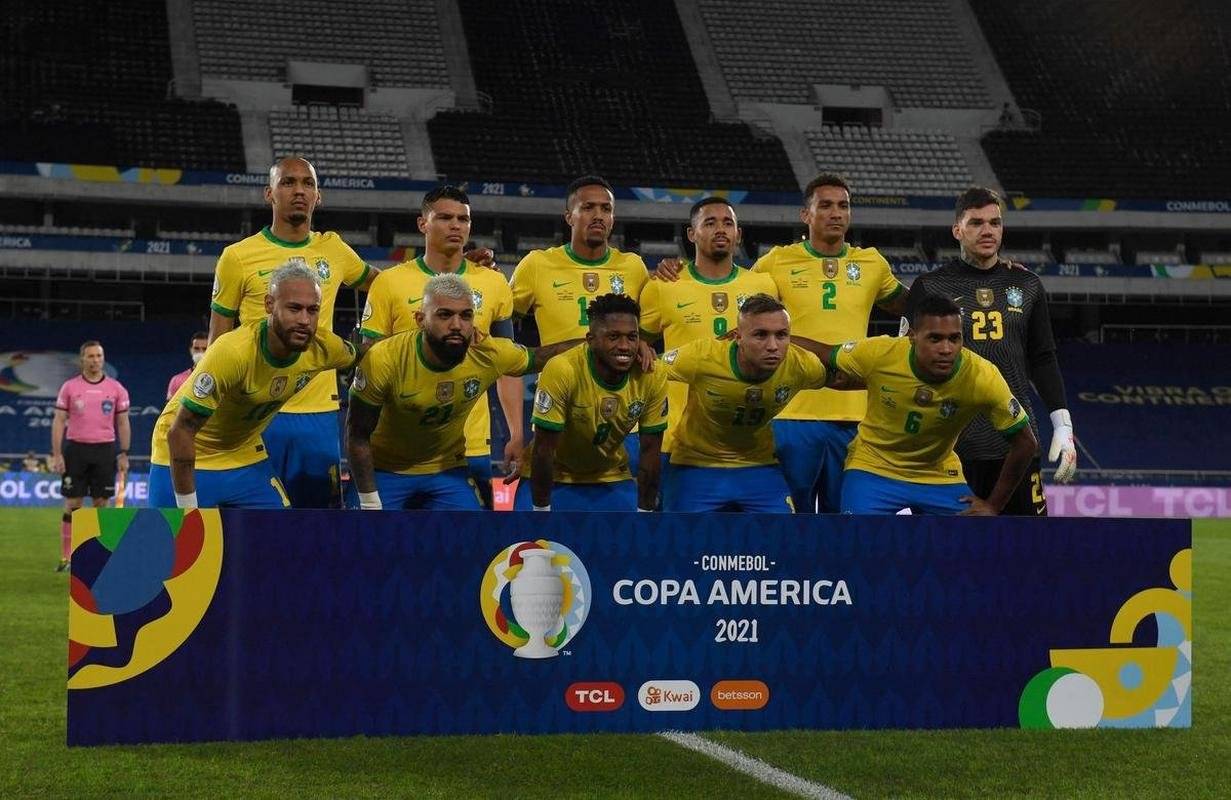 Brasil e Peru se enfrentaram pela segunda rodada do Grupo B da Copa Amrica