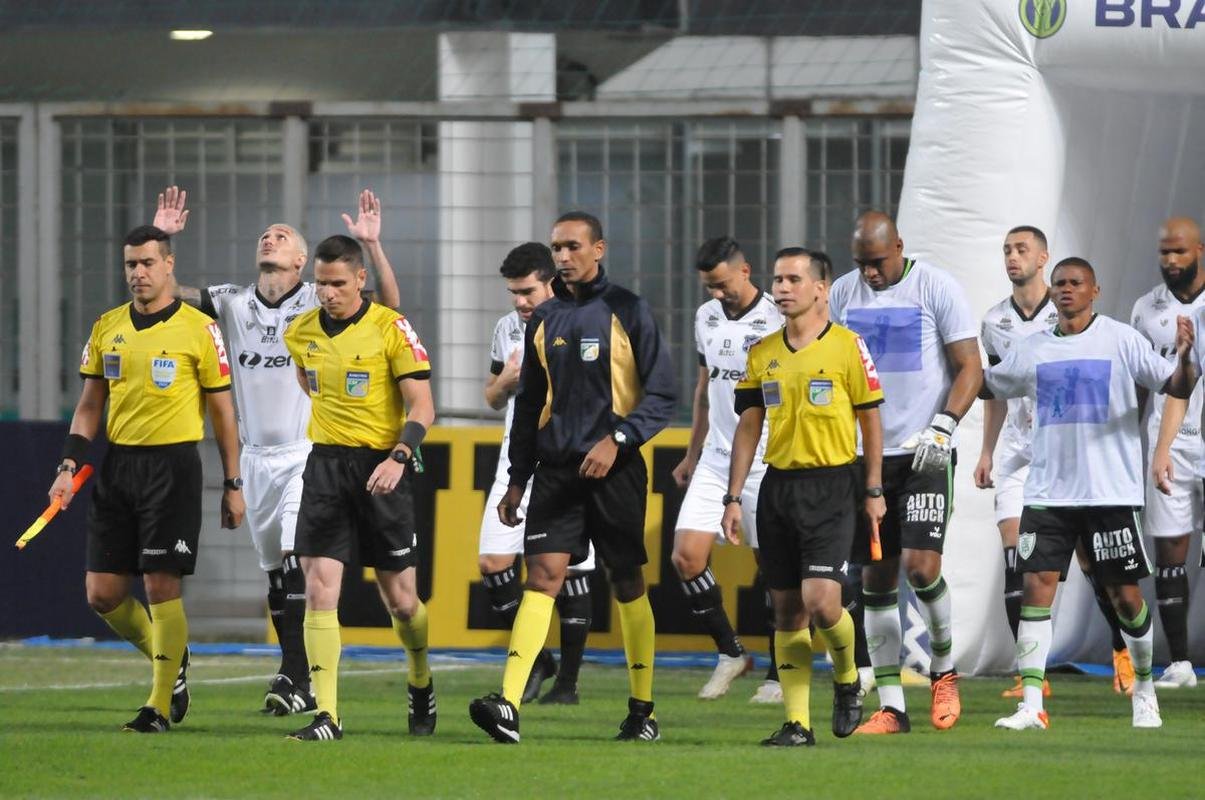 Fotos do jogo entre Amrica e Cear, no Estdio Independncia, em Belo Horizonte, pela 10 rodada da Srie A do Brasileiro