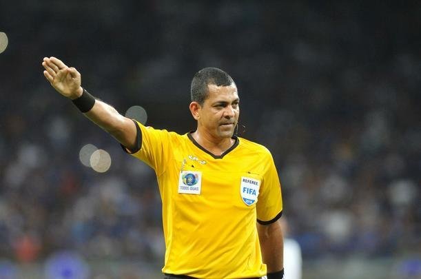 Depois do gol do Palmeiras, o jogo ficou tenso e com ataques alternados