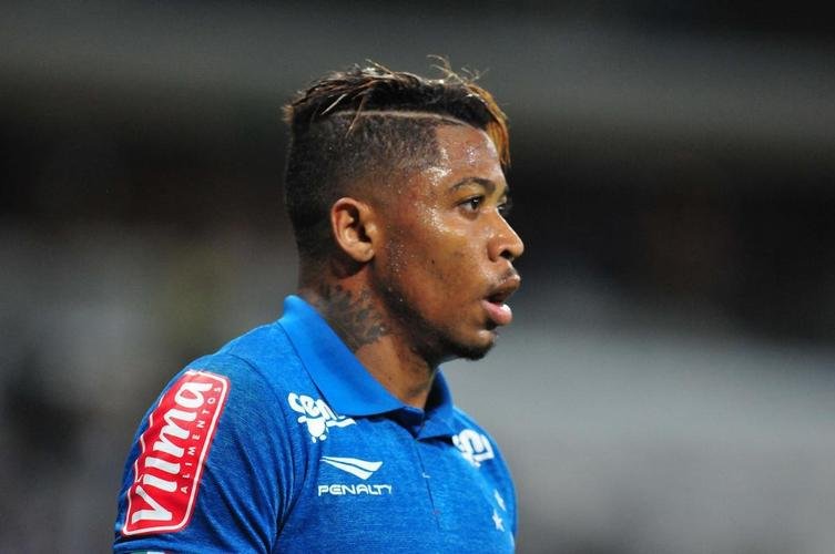 Marinho (2015) - um dos principais jogadores do Brasil na atualidade, o atacante chegou ao Cruzeiro como pedido do ento tcnico Valderlei Luxemburgo. Apesar disso, no teve passagem destacada pelo Cruzeiro. Entre sua estreia e a despedida, foram apenas trs meses: 4 de julho a 14 de outubro. Marinho participou de 12 jogos (quatro como reserva) e marcou um gol.