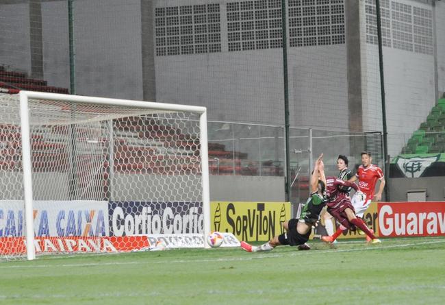 Imagens do jogo entre América e Mogi Mirim no Independência