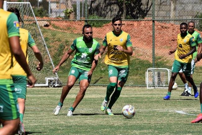 Dos dias 26 a 28 de janeiro, o Amrica realizou atividades totalmente voltadas ao confronto contra o Ava, pela 38 rodada da Srie B do Campeonato Brasileiro. Nesta sexta-feira (29), s 21h30, Coelho e Leo da Ilha se enfrentam no Independncia, em Belo Horizonte. A partida pode selar um indito tricampeonato do Amrica, que se isolaria como maior vencedor da competio. Alm disso, o elenco almeja a conquista para coroar uma temporada histrica, em que o clube foi semifinalista da Copa do Brasil.