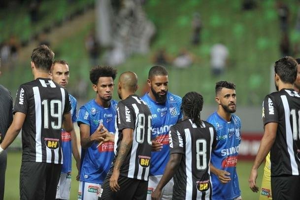 Veja fotos do jogo Atltico x URT