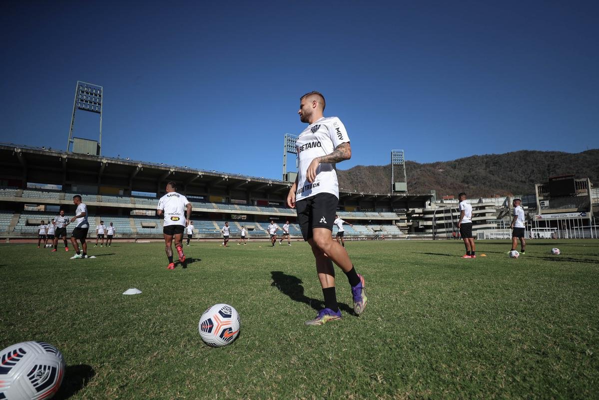 Atlético teve atividade no Estádio Olímpico Brígido Iriarte, em Caracas, antes da estreia na Libertadores