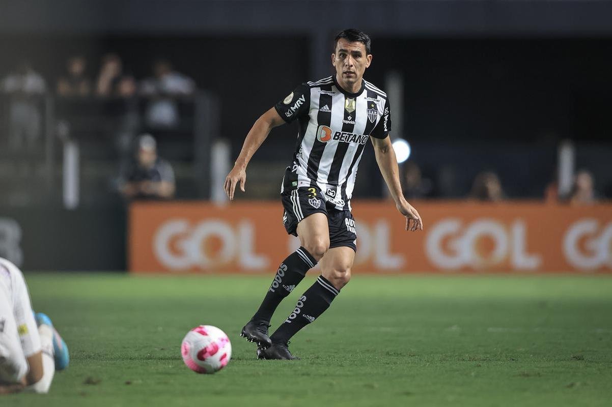 Fotos do jogo entre Santos e Atltico na Vila Belmiro, em Santos, pela 30 rodada do Campeonato Brasileiro