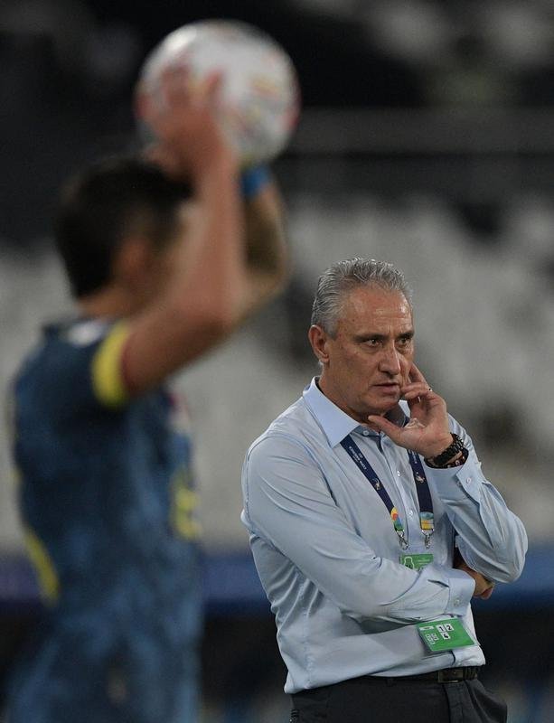 Brasil e Colmbia se enfrentaram no Estdio Nilton Santos, pelo Grupo B da Copa Amrica