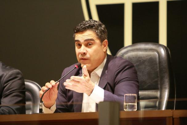 Veja imagens da entrevista coletiva de Srgio Sette Cmara