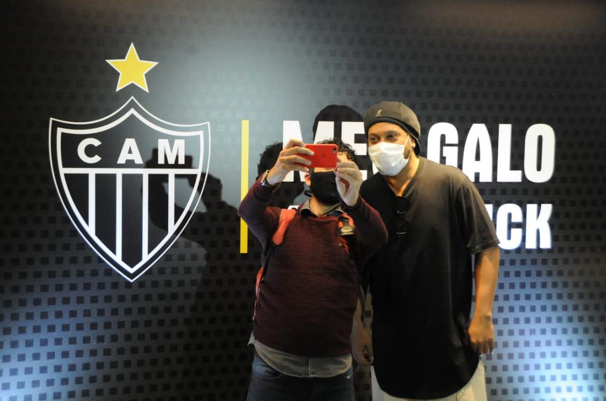 Ronaldinho Gacho durante evento de um patrocinador do Atltico no Mineiro, em Belo Horizonte. Ex-jogador, de 40 anos, tirou fotos com clientes, funcionrios e se encontrou com o ssia Jos Robson Batista de Oliveira 